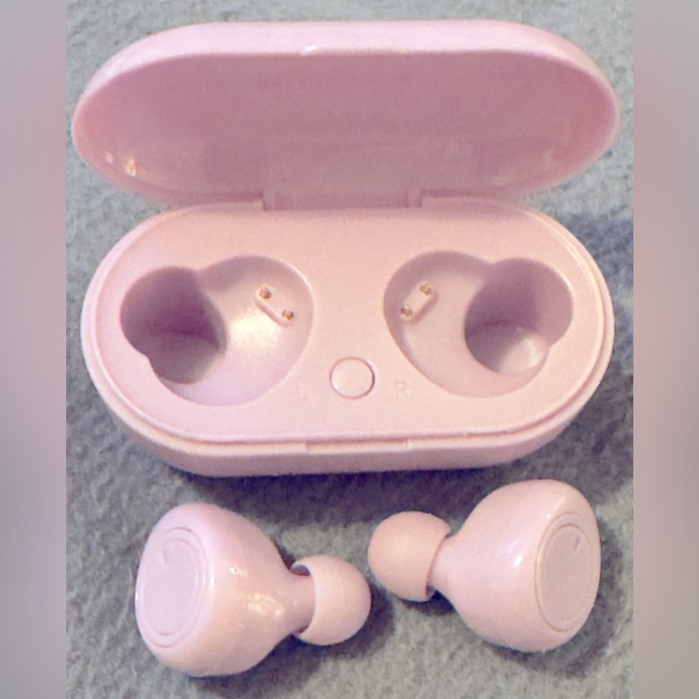 🩷💎💥 GabbaGoods TrueBuds Slick Premium Wireless Earbuds
Color: Blush - Picture 1 of 6